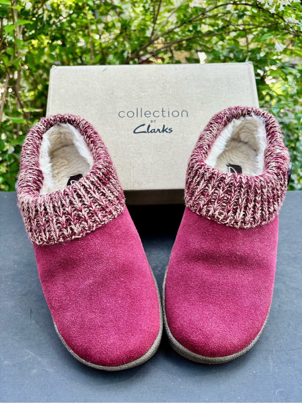 Clarks Women's Slip-On Suede Slipper Boot in Burgundy 7W - Picture 3 of 7